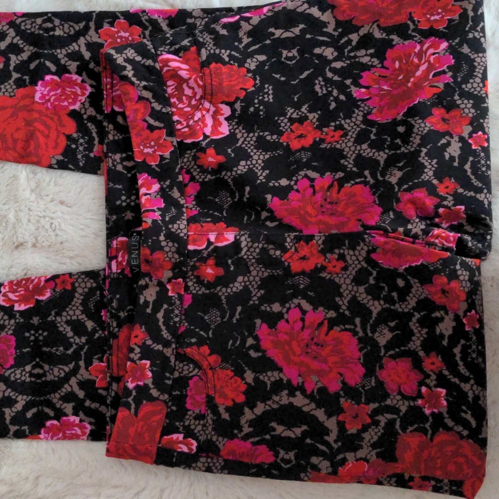 Venus lace rose pull on pant - Picture 3 of 4